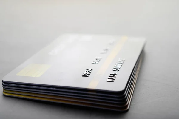 Cartões Crédito Que São Empilhados Ordenadamente Juntos Foco Seletivo — Fotografia de Stock