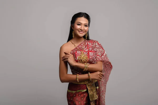 Belle Femme Thaïlandaise Portant Une Robe Thaïlandaise Sourire Heureux — Photo