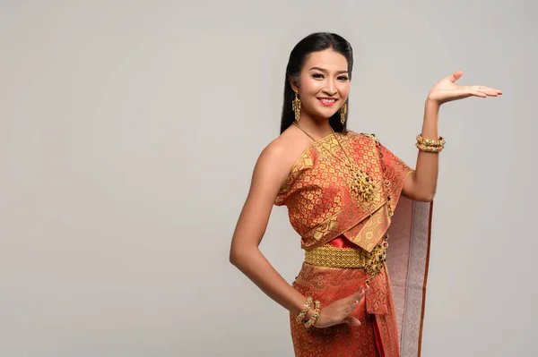 Schöne Thailänderin Thai Kleid Und Thai Tanz — Stockfoto