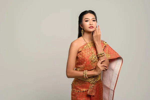 Ženy Sobě Thajské Oblečení Ruce Dotýkají Jejich Tváře — Stock fotografie