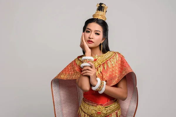 Les Femmes Portant Des Vêtements Thaïlandais Les Mains Touchant Leurs — Photo