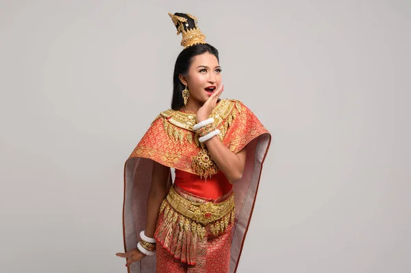 Krásná Thajská Žena Thajských Šatech Při Pohledu Vrchol — Stock fotografie