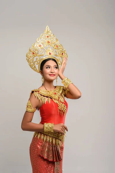 Mulher Tailandesa Bonita Vestindo Vestido Tailandês Olhando Para Topo — Fotografia de Stock