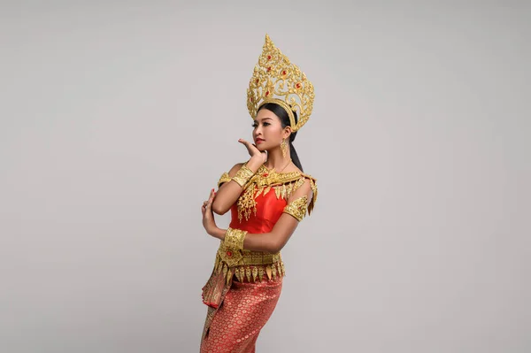 Piękna Tajka Kobieta Tajskiej Sukience Tajskim Tańcu — Zdjęcie stockowe