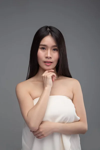 Woman Wearing White Strapless Dress Hands Touching Chin — Stock Photo, Image