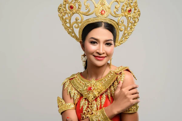 Les Belles Femmes Portent Des Vêtements Thaïlandais Tiennent Debout Pour — Photo