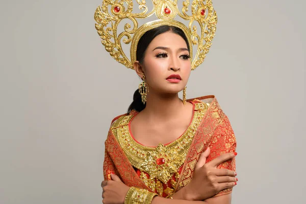 Les Belles Femmes Portent Des Vêtements Thaïlandais Tiennent Debout Pour — Photo