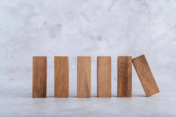 Drewniane Bloki Używane Gier Domino Ułożyć Rzędach — Zdjęcie stockowe