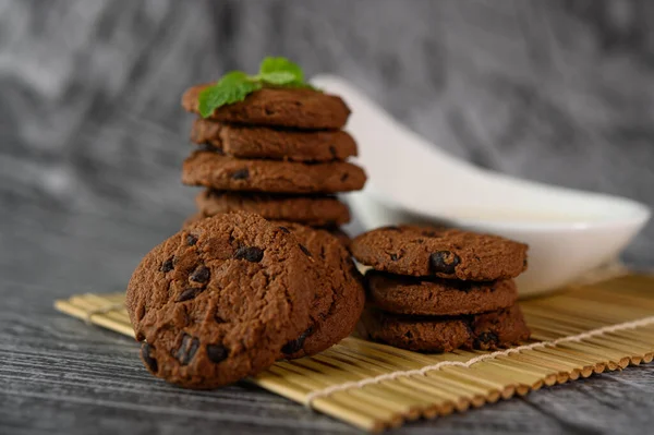 Une Pile Biscuits Une Cuillère Lait Sur Chiffon Sur Une — Photo