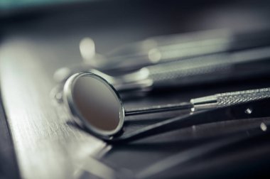 Diş teçhizatı masaya yerleştirildi