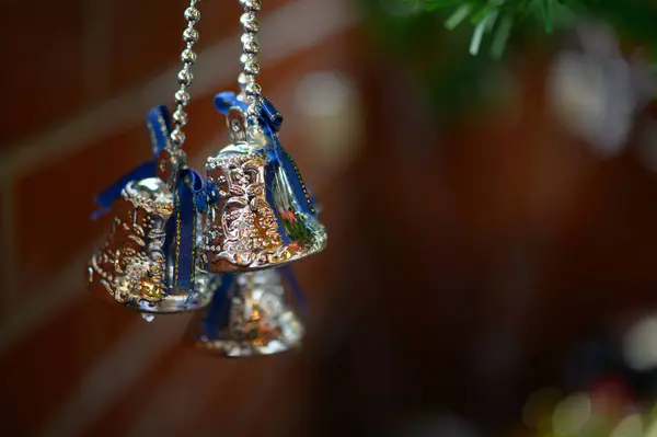 Primer Plano Campana Colgando Del Árbol Navidad — Foto de Stock