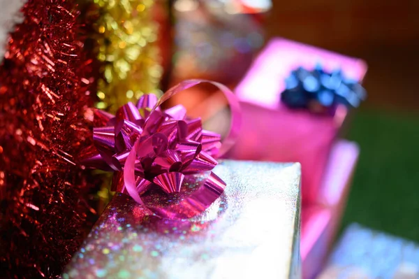 Nahaufnahme Einer Schleife Auf Einer Geschenkbox — Stockfoto