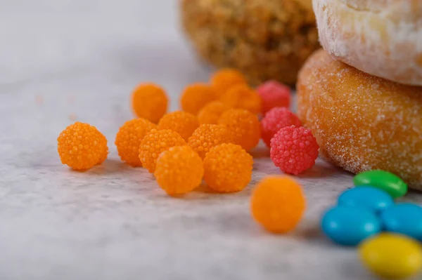 Der Belag Wird Zum Dekorieren Von Donuts Verwendet Selektiver Fokus — Stockfoto