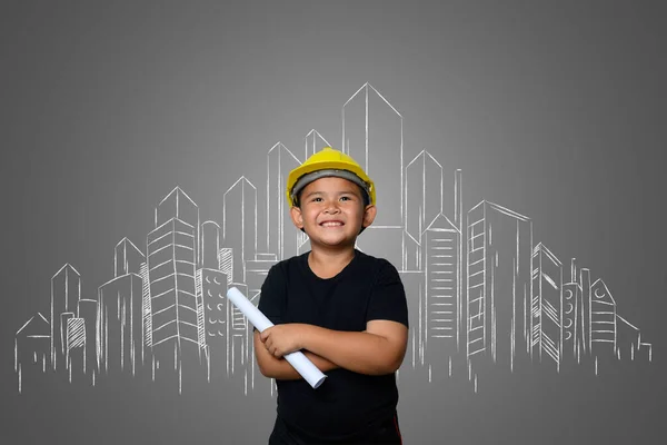 Ein Junge Mit Gelbem Ingenieurshut Und Einem Hausplan Einer Tafel — Stockfoto