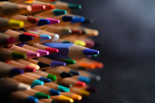 Primer Plano Con Grupo Lápices Colores Enfoque Seleccionado Azul — Foto de Stock