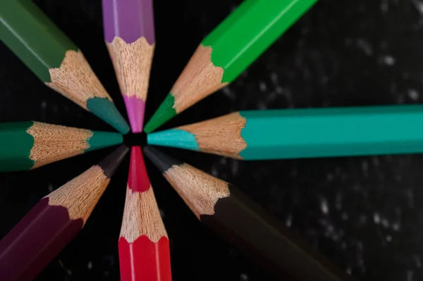 Close Wooden Crayons Arranged Color Wheel — Stock Photo, Image