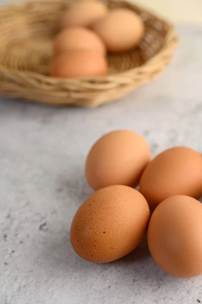 Vertical Image Selective Focus Organic Brown Eggs Several Floor Blurred — Stock Photo, Image