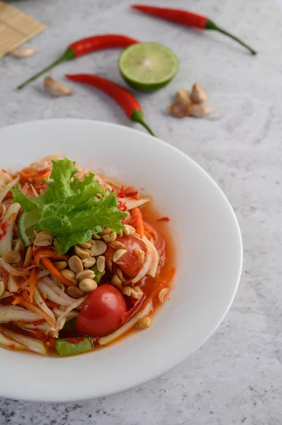 Thai Papaya Salat Hvid Plade Selektiv Fokus - Stock-foto