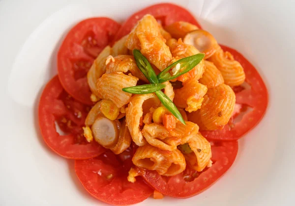 Vista Dall Alto Vicino Tubo Rigate Pasta Italiana Con Sugo — Foto Stock