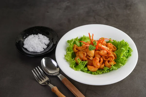 Pipa Amañar Pasta Italiana Con Salsa Tomate Huevo Chile Rodaja —  Fotos de Stock