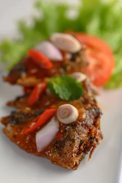 Close Aperitivos Foco Seletivos Com Sardinha Picante Misturada Com Ervas — Fotografia de Stock