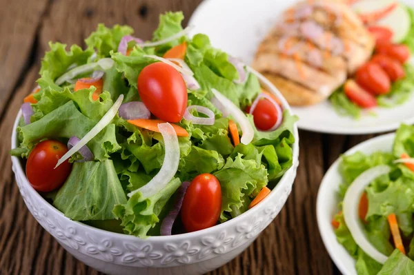 Salade Sur Bol Sur Une Table Bois — Photo