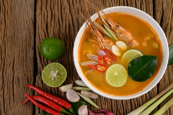 Tom Yum Kung Thai Sopa Picante Caliente Camarones Con Hierba — Foto de Stock