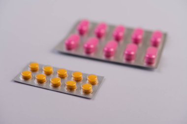 İlaç paneli yere yerleştirildi. Seçici odak.