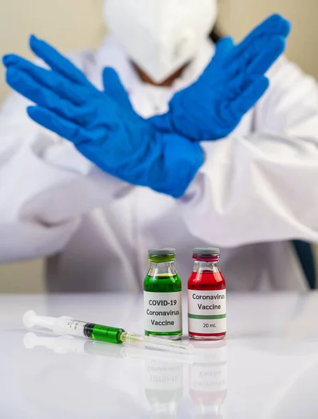 Επιστήμονες Φορούν Μπλε Γάντια Και Κάνουν Χέρια Απαράδεκτο Εμβόλιο Επιλεκτική — Φωτογραφία Αρχείου