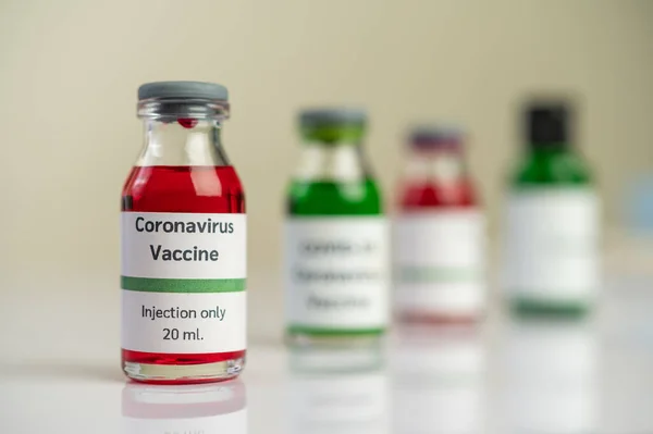 Vaccin Contre Covide Est Rouge Vert Dans Des Flacons Placés — Photo