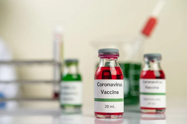 Het Vaccin Tegen Covid Rood Groen Flessen Die Vloer Worden — Stockfoto