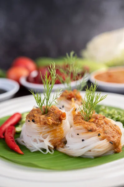 Noodles Topped Coconut Milk Vegetables Side Dishes — Stock Photo, Image