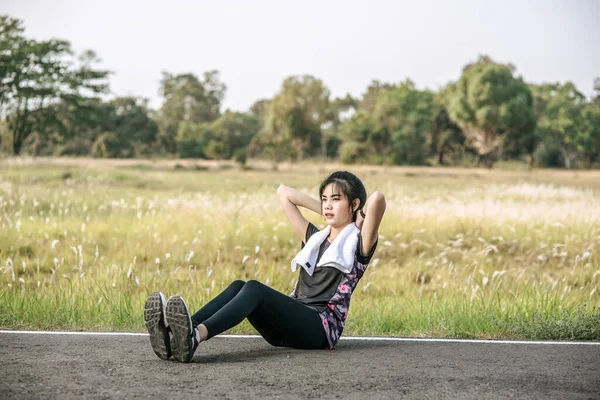 Frauen Wärmen Sich Vor Und Nach Dem Training Auf Selektiver — Stockfoto