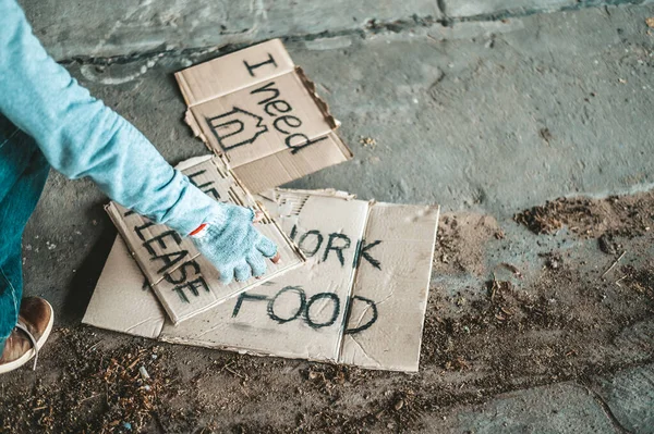 Smeken Onder Brug Met Boodschap Zal Werken Voor Voedsel Boodschap — Stockfoto