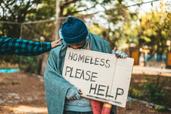 Mendigos Pie Calle Con Mensajes Para Personas Sin Hogar Por — Foto de Stock