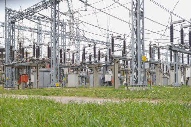 Elektrik Dağıtım İstasyonu, transformers, yüksek gerilim hatları, elektrik.