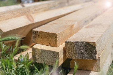 Doğal kiriş tahta kiriş. Tasarım ve yapım için tahta kiriş