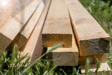 Doğal kiriş tahta kiriş. Tasarım ve yapım için tahta kiriş