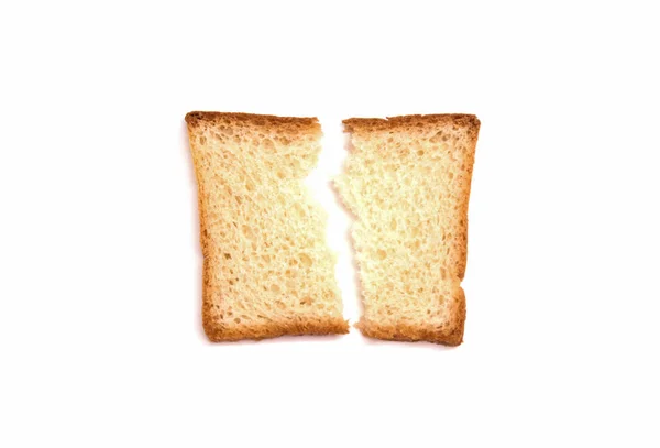 Egy törött darab fehér kenyér pirítós fekszik-ra egy fehér háttér — Stock Fotó