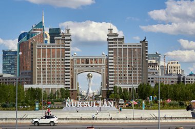 Kazakistan, Nursultan, 05.07.2019. Baiterek 'e tepeden bakan Nursultan (Astana) binalarının bir kısmı