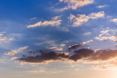 akşam gökyüzü parlak renkler / doğa her zaman memnun olmayan bir şey ile tekrarlanabilir