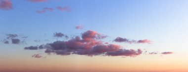 akşam gökyüzü parlak renkler / doğa her zaman memnun olmayan bir şey ile tekrarlanabilir