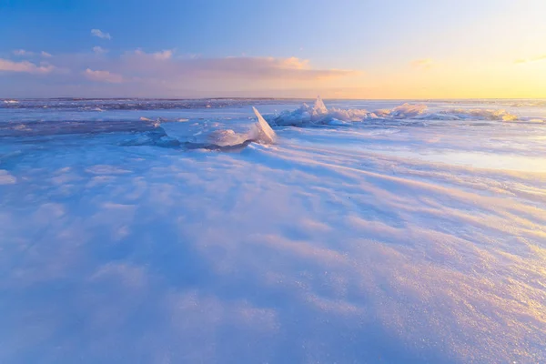 Яркий Зимний Пейзаж Утром Мягкие Съемные Солнечные Лучи Тепла — стоковое фото