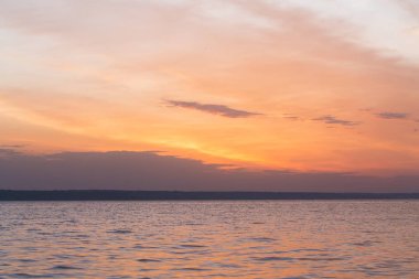 Mor puslu şafak / erken bahar Nehri, Ukrayna