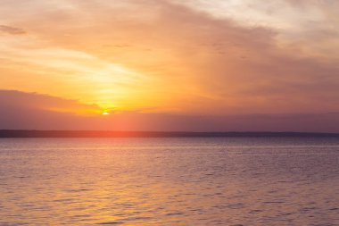 Mor puslu şafak / erken bahar Nehri, Ukrayna