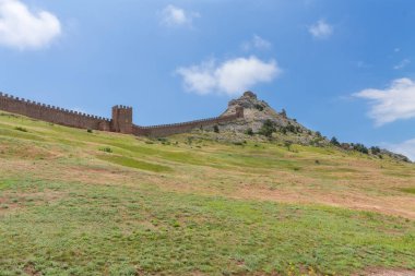 duvar eski kale / parlak yaz manzara seyahat Crimea