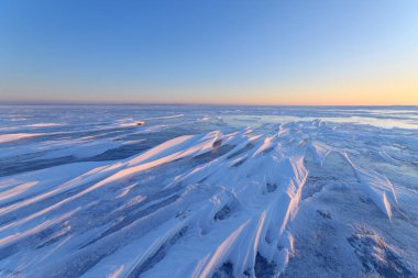çöl donmuş gölün buz / webo kış ortasında önceden şafak