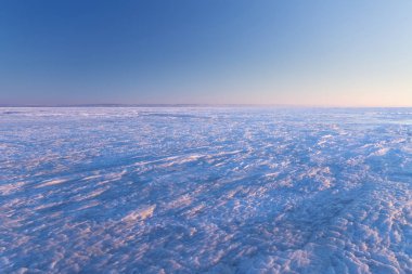 çöl donmuş gölün buz / webo kış ortasında önceden şafak