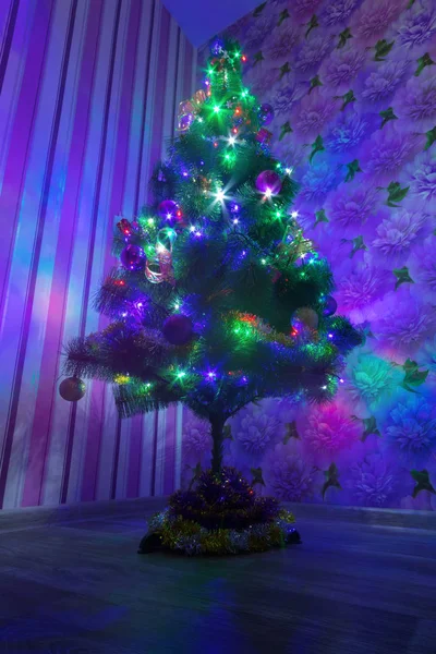 Photo Home Christmas Tree Bright Christmas Tree Glowing Decorations — Stock Photo, Image