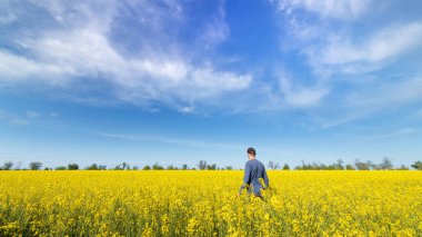 Kanada'dan bir alay ayakta adam